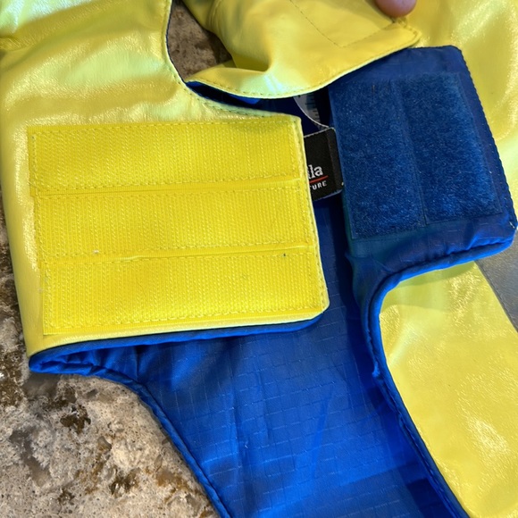 Adjustable rain jacket - Picture 10 of 10